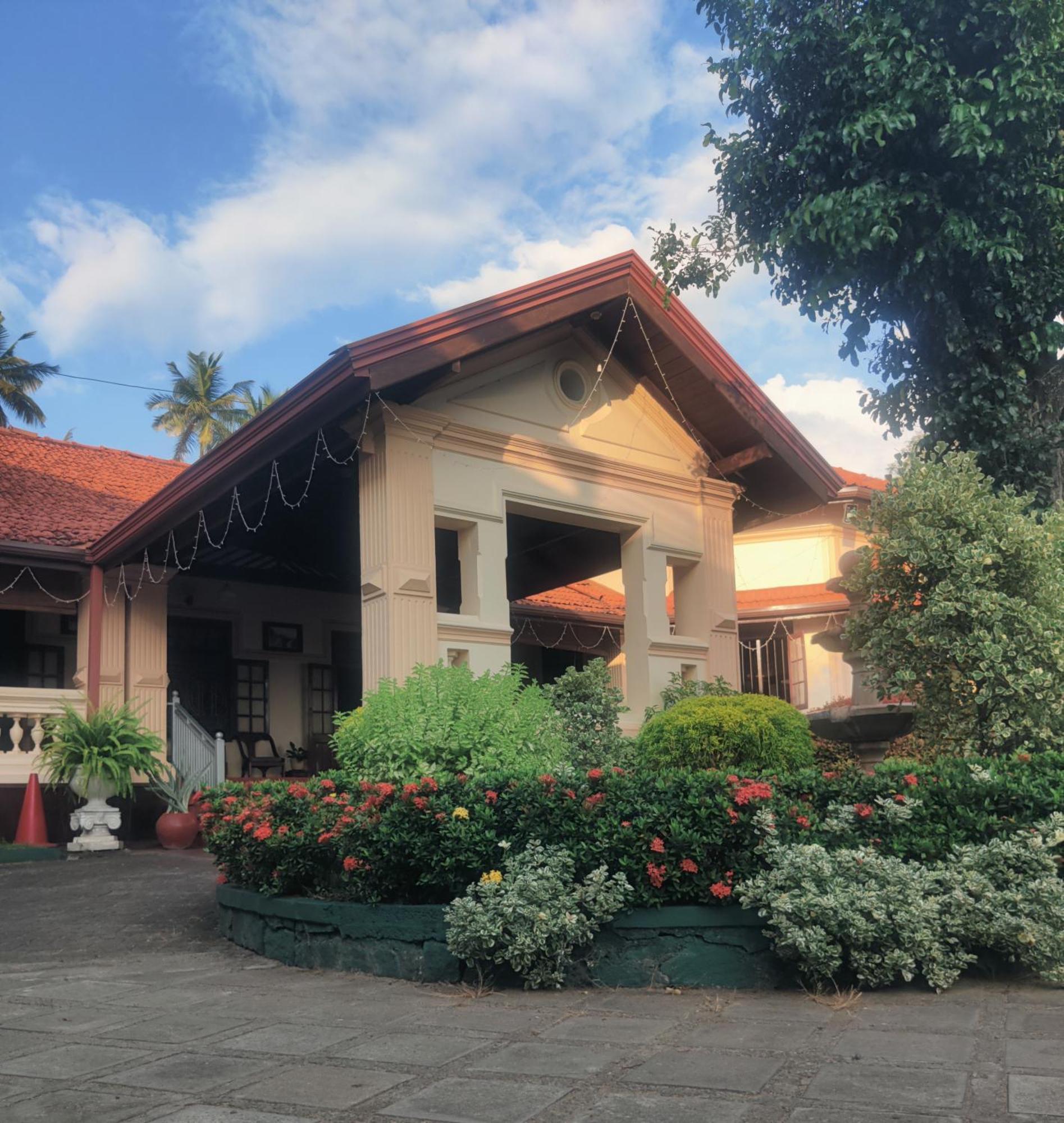 Grand Colonial Viveka Hotel Kurunegala Exterior foto