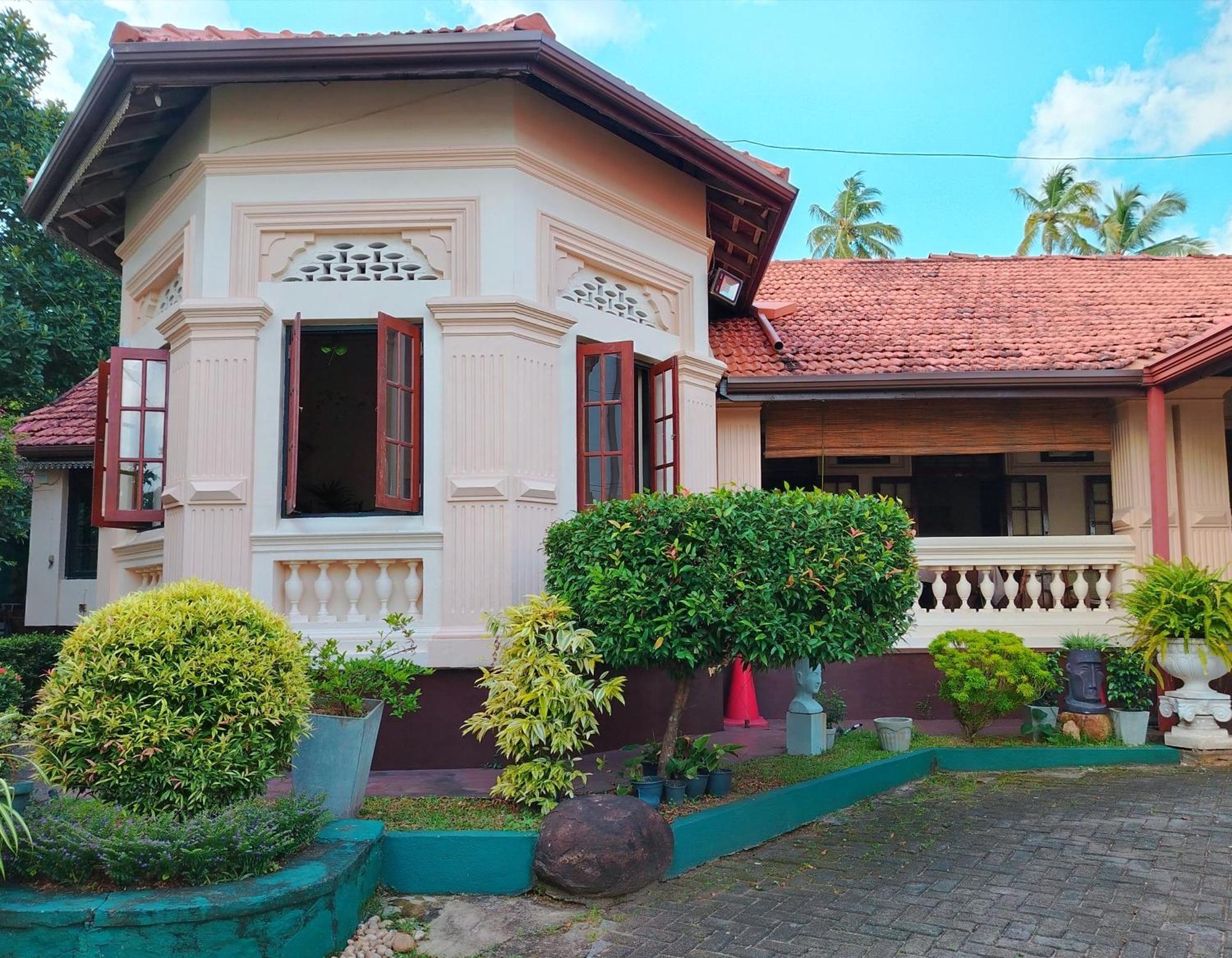 Grand Colonial Viveka Hotel Kurunegala Exterior foto